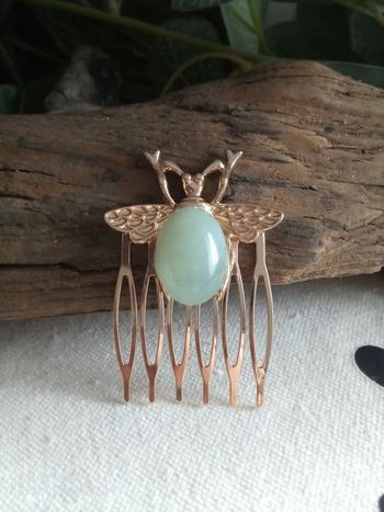Barrette peigne abeille et pierre naturelle d'agate verte