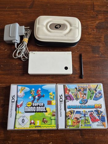 Console Nintendo dsi ds blanche et jeux
