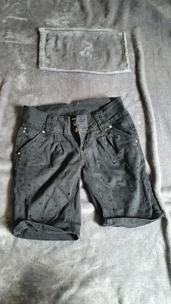 Short en jean a strass taille 38 mais taille plutôt 36 en très bon état