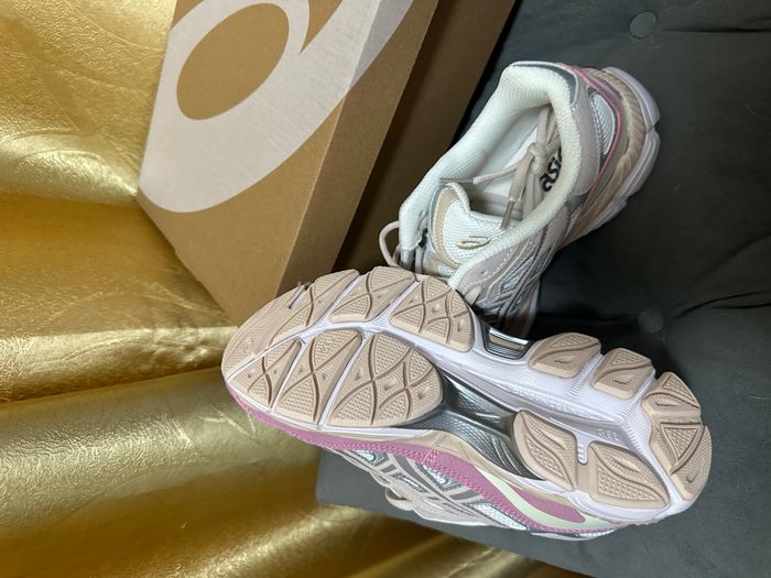 Baskets Asics GEL-NYC roses 37 - photo numéro 2