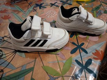 Baskets adidas taille 22