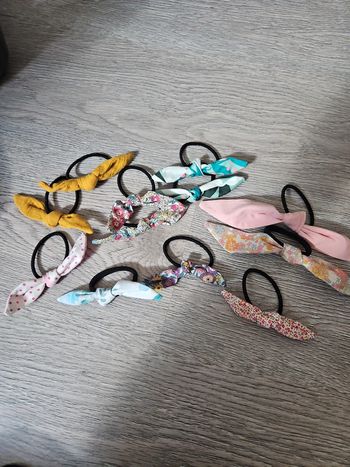 Élastiques cheveux noeuds