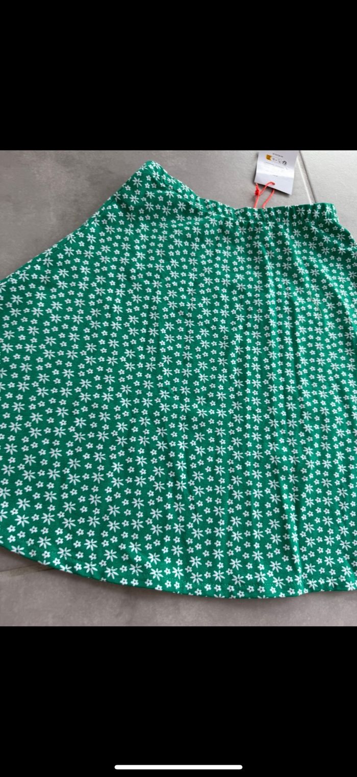 Jupe patineuse verte à fleurs 10 ans - photo numéro 3