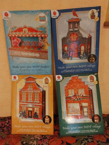 3 Maisons à construire soi-même et 1 stand / Décotime