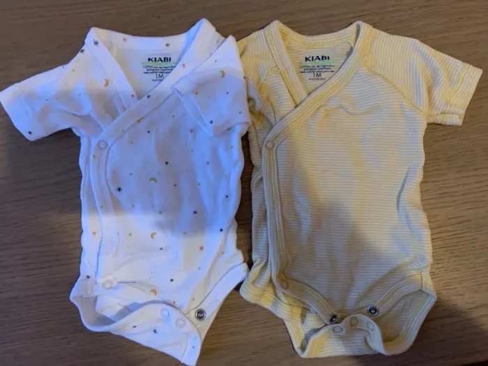 Lot de deux bodys 1mois neuf