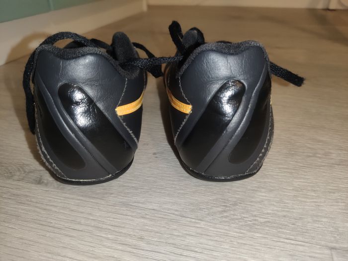 Crampons chaussures foot Nike 33 très propres - photo numéro 4