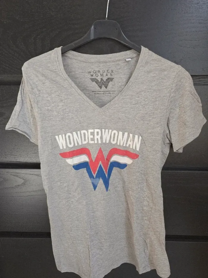 Tee-shirt gris wonderwoman