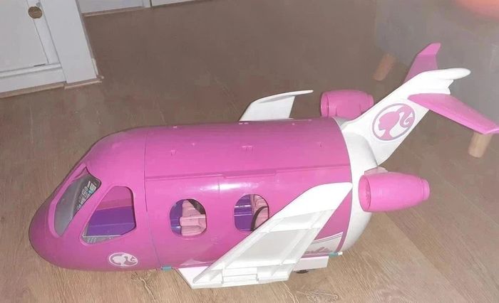Avion barbie achetée 100 euros et Scooter barbie Peu utilisés - photo numéro 2