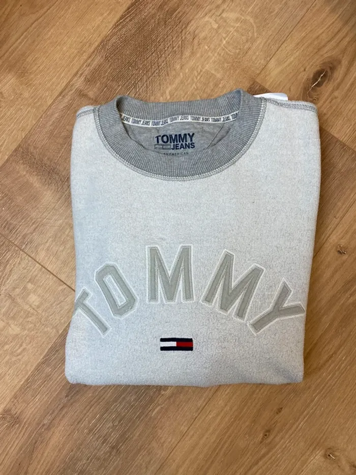 Sweat Tommy H Gris T.L