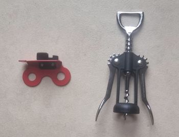 Tire bouchon et petit ouvre boîte