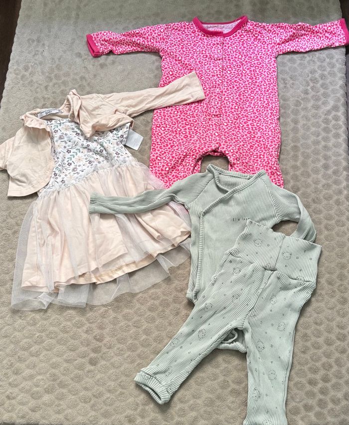 Lot de 40 vêtements 6 mois /68 cm - photo numéro 2