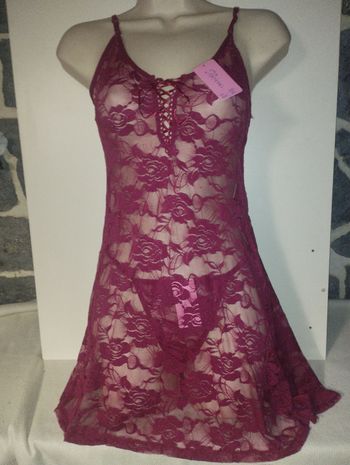 Nuisette neuve avec étiquette imitation dentelle fushia taille M ou L avec string au choix pour la taille