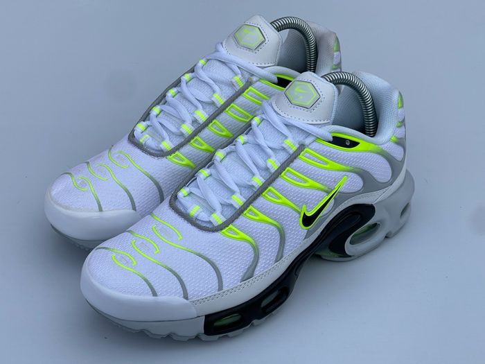 Requin Tn air Max plus Nike volt Green White grey - photo numéro 3