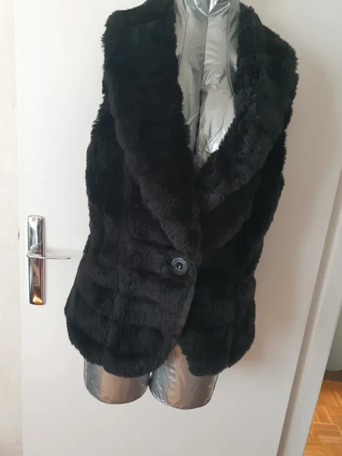 Veste fausse fourrure sans manche - photo numéro 2