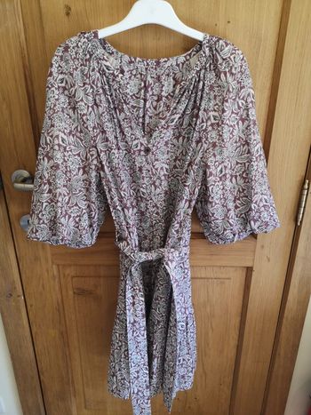 Robe fleurie avec ceinture à nouer M