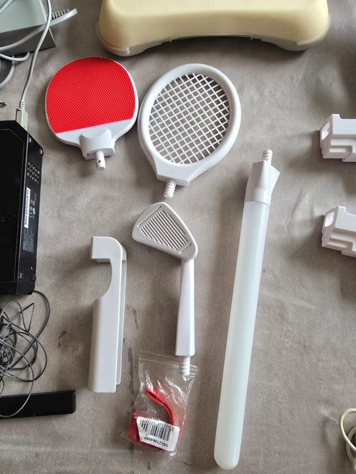Console wii, 4 manettes, accessoires - photo numéro 3