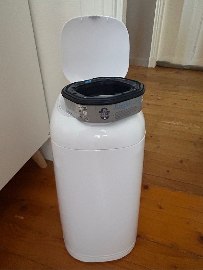 Poubelle à couches avec une recharge - photo numéro 3