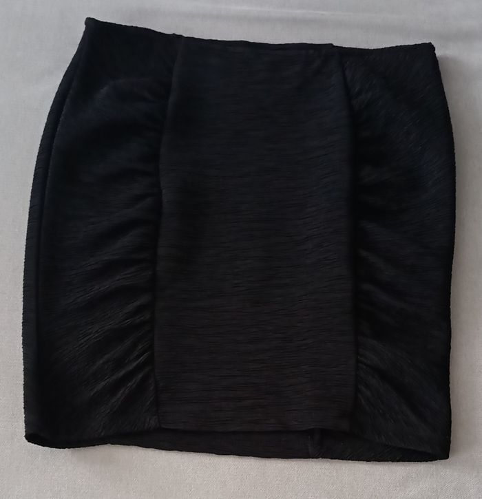 Jupe courte H&M taille S en très bon état - photo numéro 2