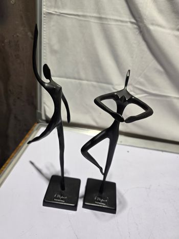 Lot de 2 sculptures danseuses en métal noir design bodrul khalique
