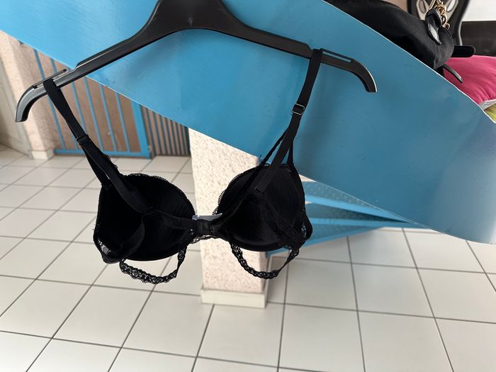 soutien gorge noir miss emma taille 85B avec bande dentelle devant - photo numéro 2