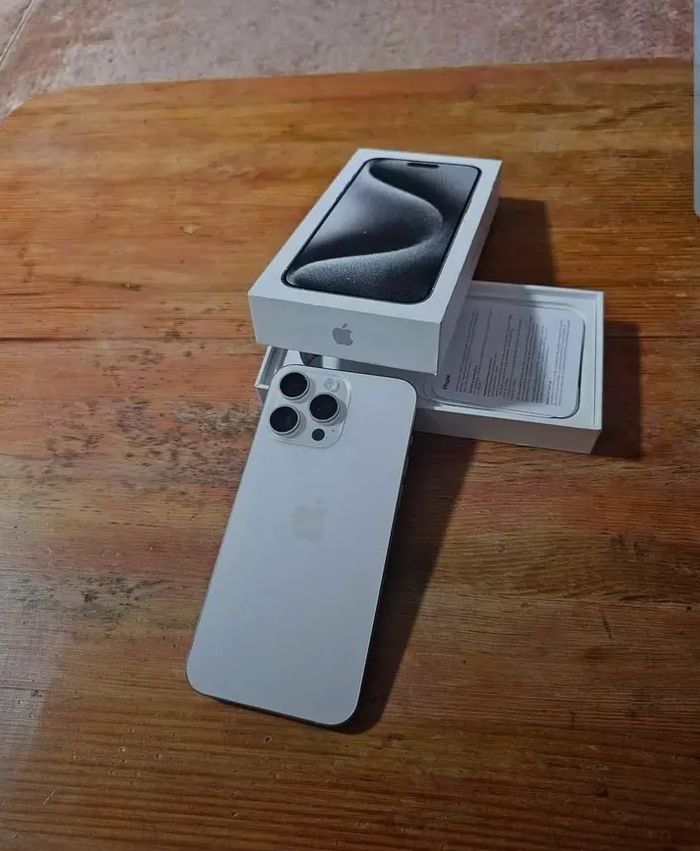 Iphone 16 Pro Max - photo numéro 3