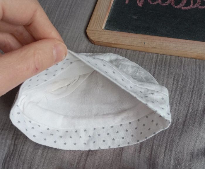 Ensemble body et bonnet taille naissance en très bon état - photo numéro 2