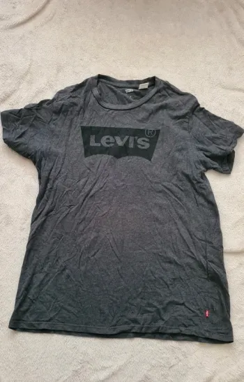 T-shirt levis