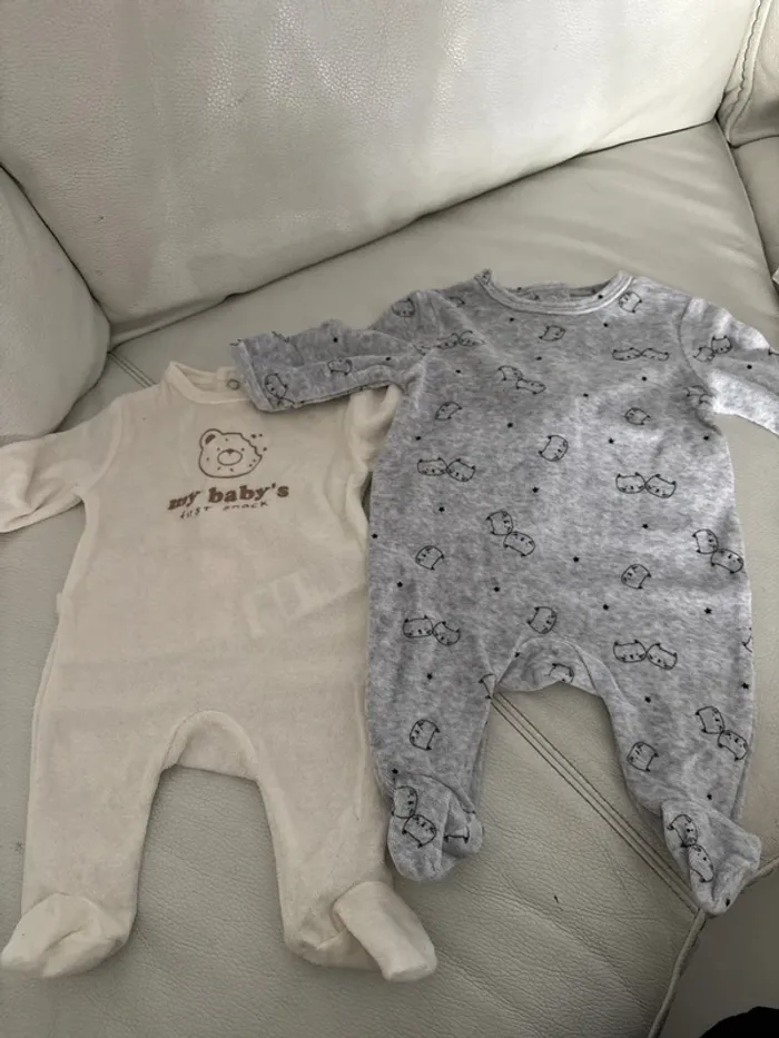 2 pyjamas