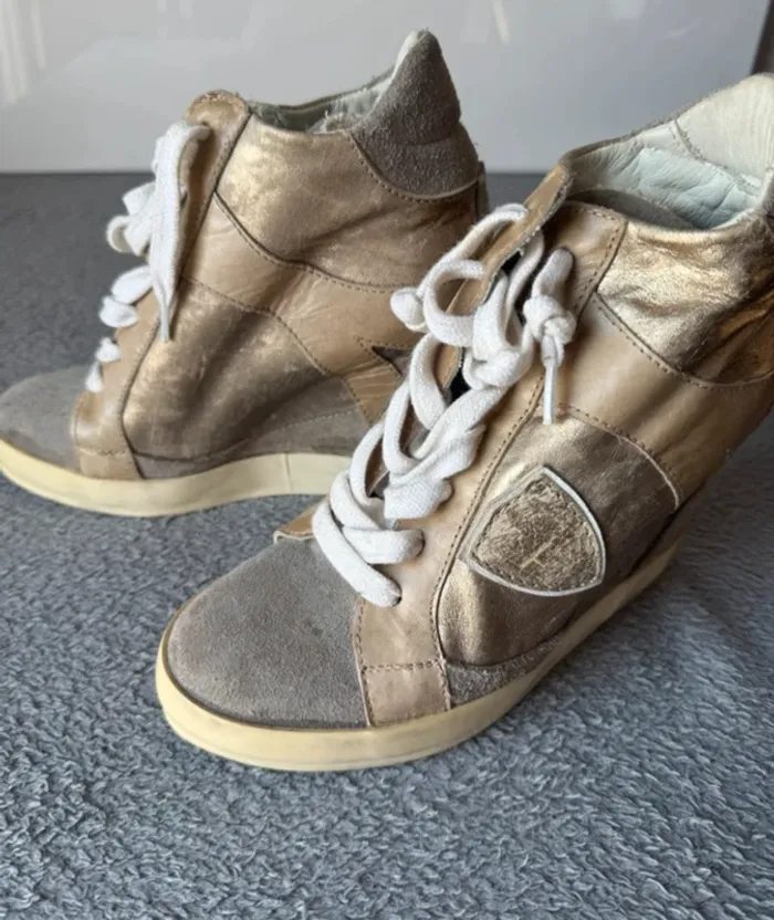 Superbes baskets compensées Philippe Model en cuir doré et suédé beige - taille 38 - photo numéro 3