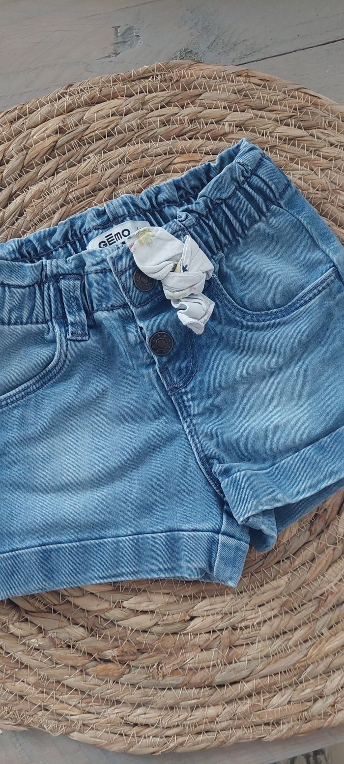 Short en jean GEMO 18 mois tbe
