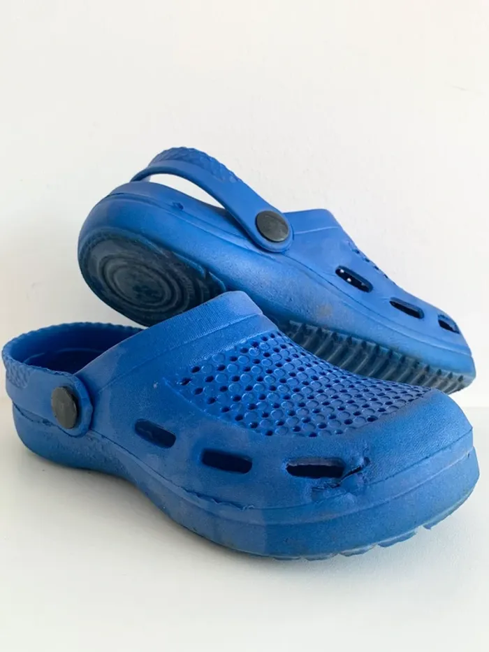 🪼 Chaussons / sabots style Crocs enfants – taille 30 🪼
