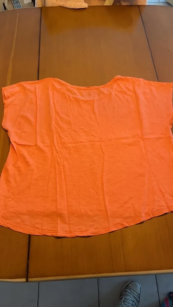 T-shirt peace Haribo taille 38 - photo numéro 4