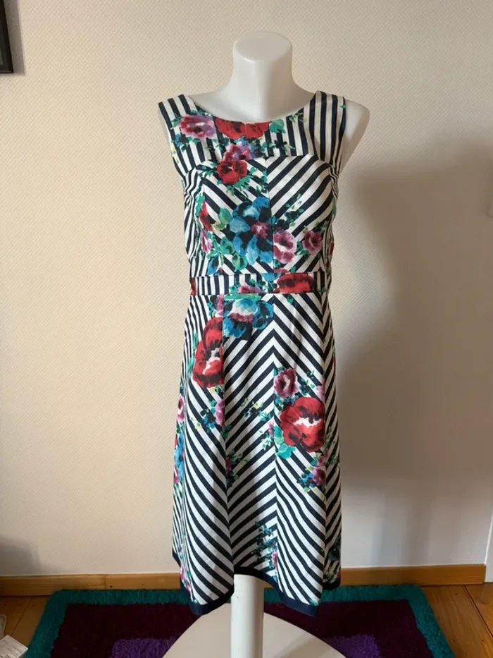Robe en très bon état taille 40 bleu d’azur