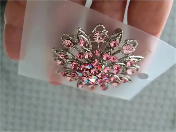 Broche rosace strassrose clair - photo numéro 2