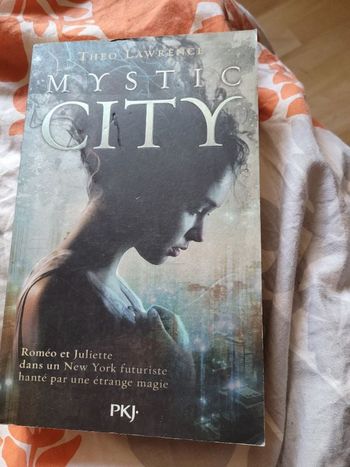 Mystic city Theo Lawrence
