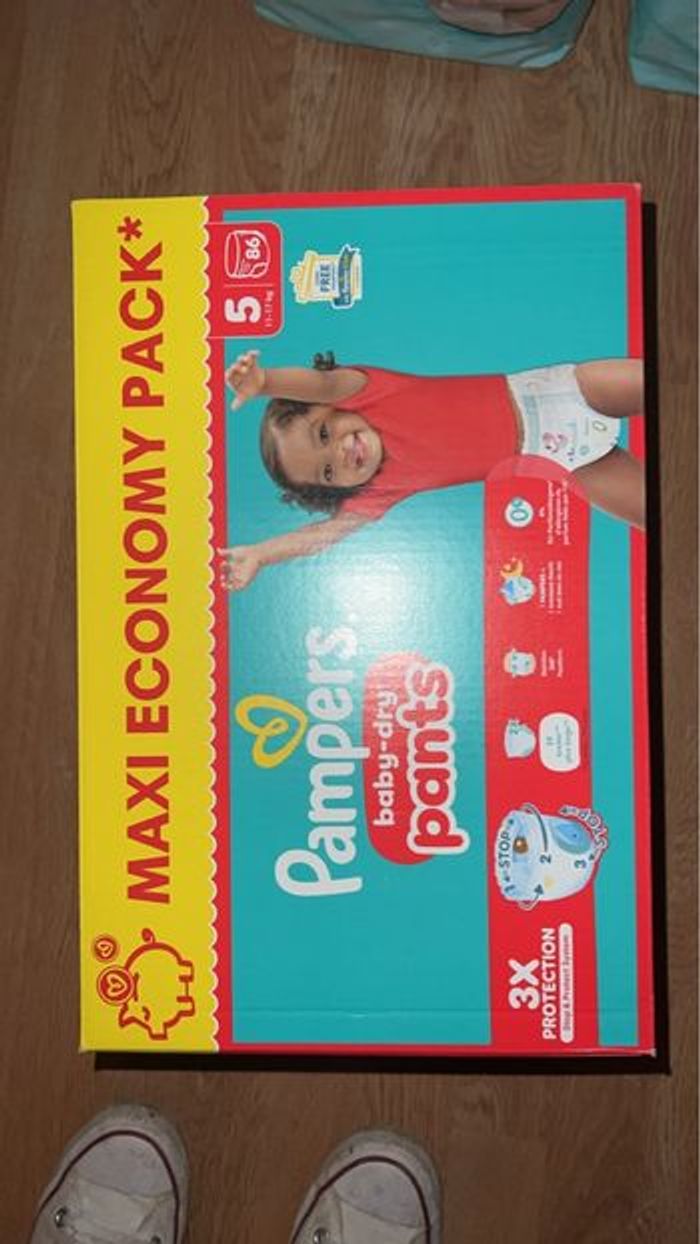 carton couche Pampers taille 5 pants