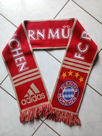 Belle écharpe supporteur fan FC Bayern München de Adidas