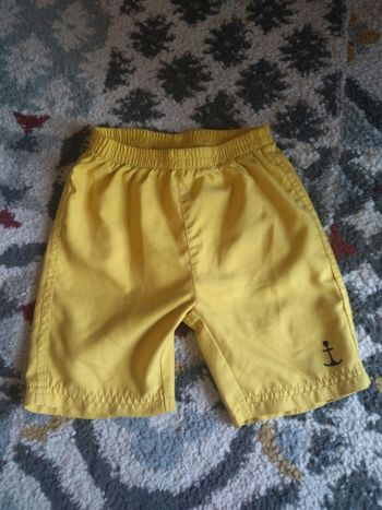 Short jaune