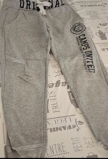 Vend 2 jean, 2 pantalon et 2 joggings garçon 10ans