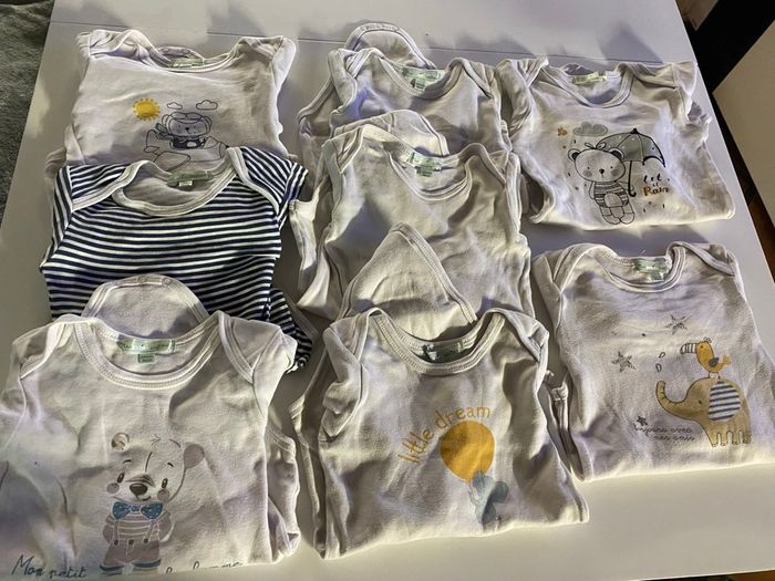 Lot de 8 boby  taille 24 mois mes petits cailloux