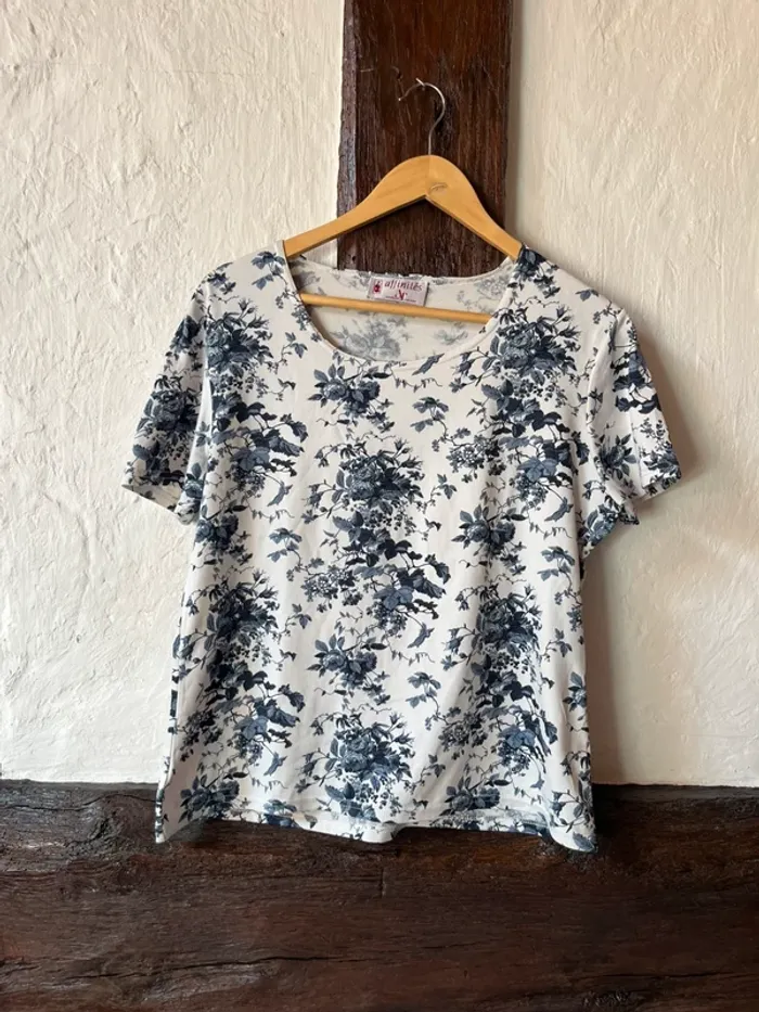 T-shirt fleuri Affinités by Armand Thiery 🌸