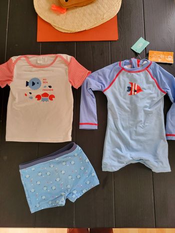 Lot  vêtements de bain