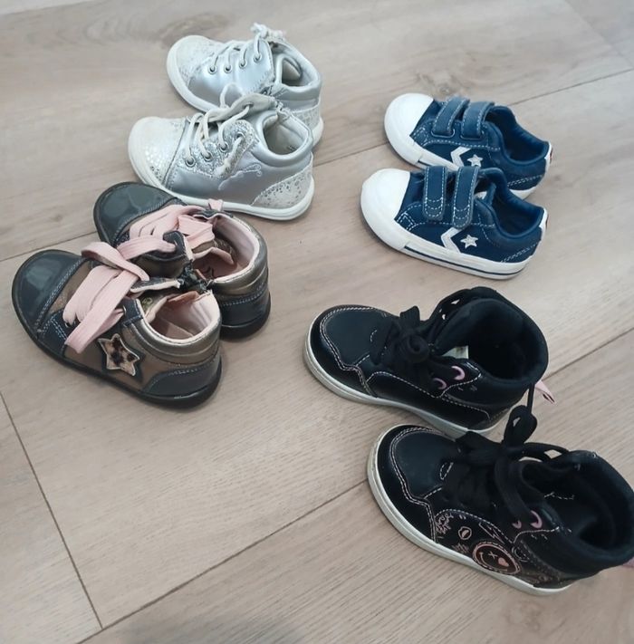 Chaussures bébé fille état neuf taille 20 - photo numéro 2