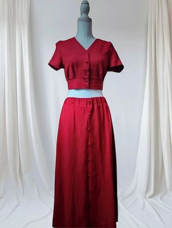 Ensemble jupe longue + top court.