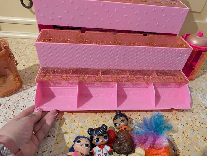 Lot poupées lol podium et accessoires - photo numéro 9