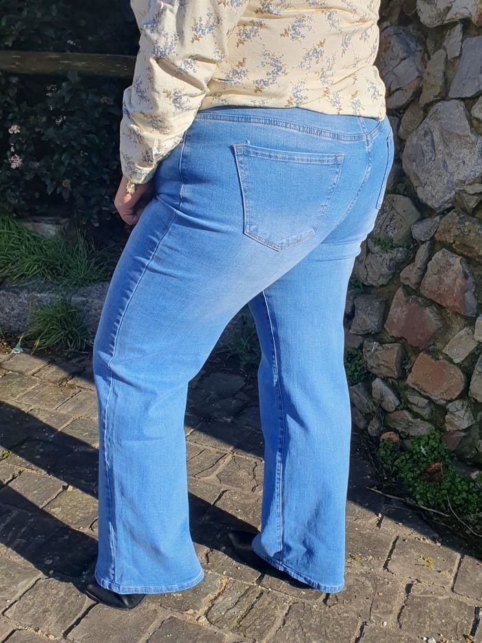 Jean large Rennes bleu clair
Taille 44 - photo numéro 4