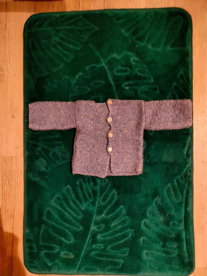 Gilet tricoté main 3 mois