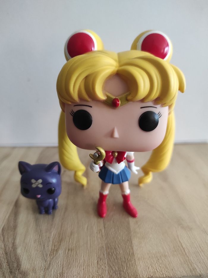 Figurine Funko pop Sailor Moon with Moon Stick and Luna 90 SANS boîte