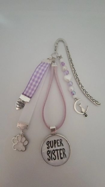 Cadeau sœur sister, bijoux de sac ou marque page " super sister"
