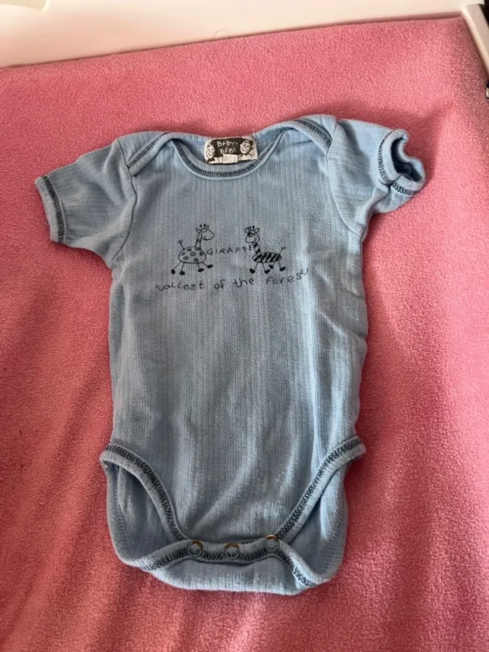 Lot de 11 bodys taille 12 mois - photo numéro 12